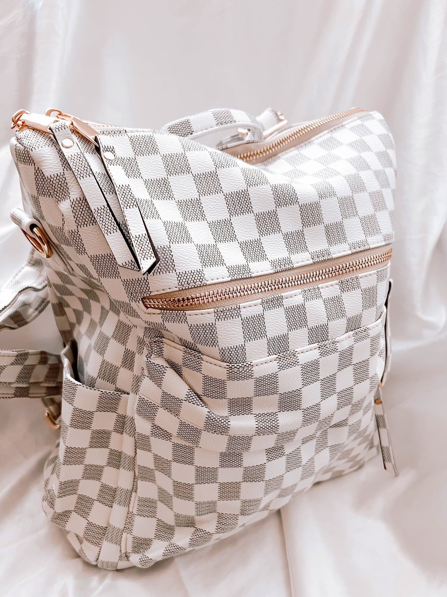 On the go checkered backpack | white + grey