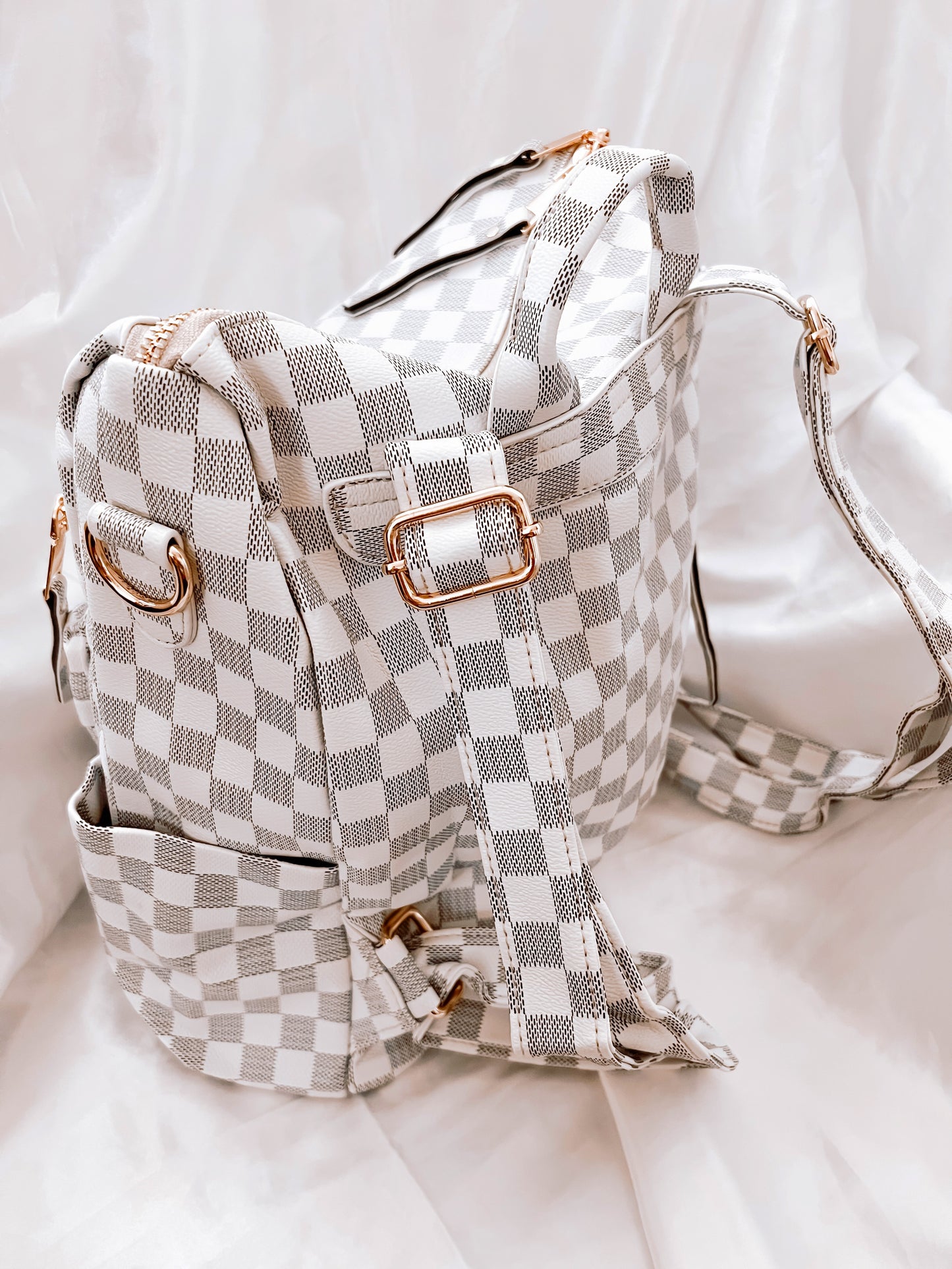 On the go checkered backpack | white + grey